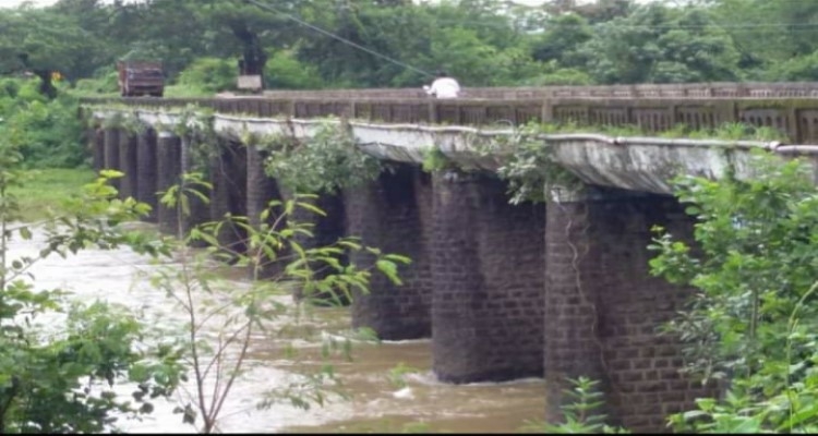 काळू नदीवरील संगम पूलाला डागडुजीची गरज